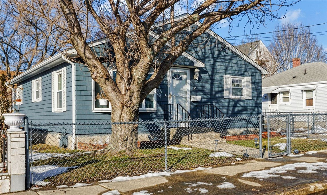 32 Ordway Street Pawtucket, RI 02861 - Photo 4 of 38