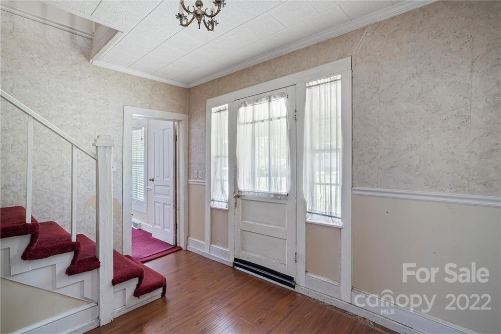 6700 Lineberger Road Sherrills Ford, NC 28673 - Photo 11 of 25 a living room with furniture and wooden floor