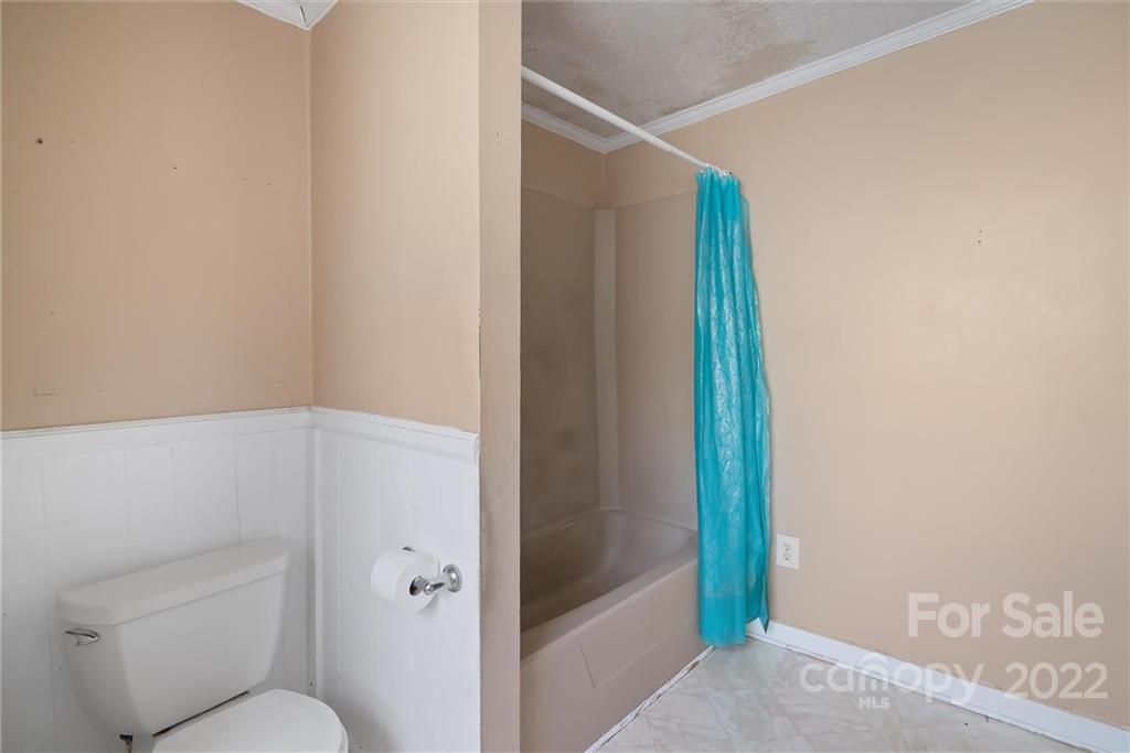 6700 Lineberger Road Sherrills Ford, NC 28673 - Photo 20 of 25 a bathroom with a shower and toilet