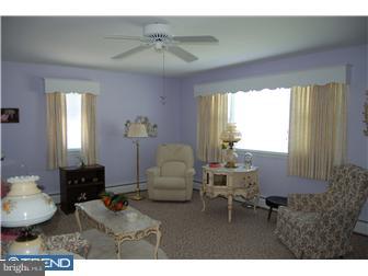 69 Eaton Road Pennsville, NJ 08070 - Photo 2 of 11 Living Room