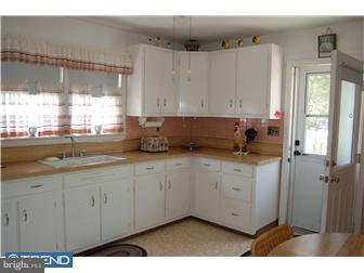 69 Eaton Road Pennsville, NJ 08070 - Photo 3 of 11 Kitchen