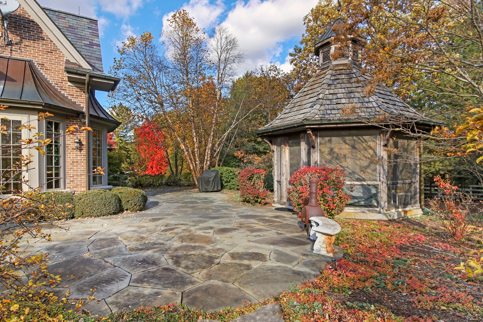 64 Ridge Road Barrington Hills, IL 60010 - Photo 54 of 62 a view of a water fountain