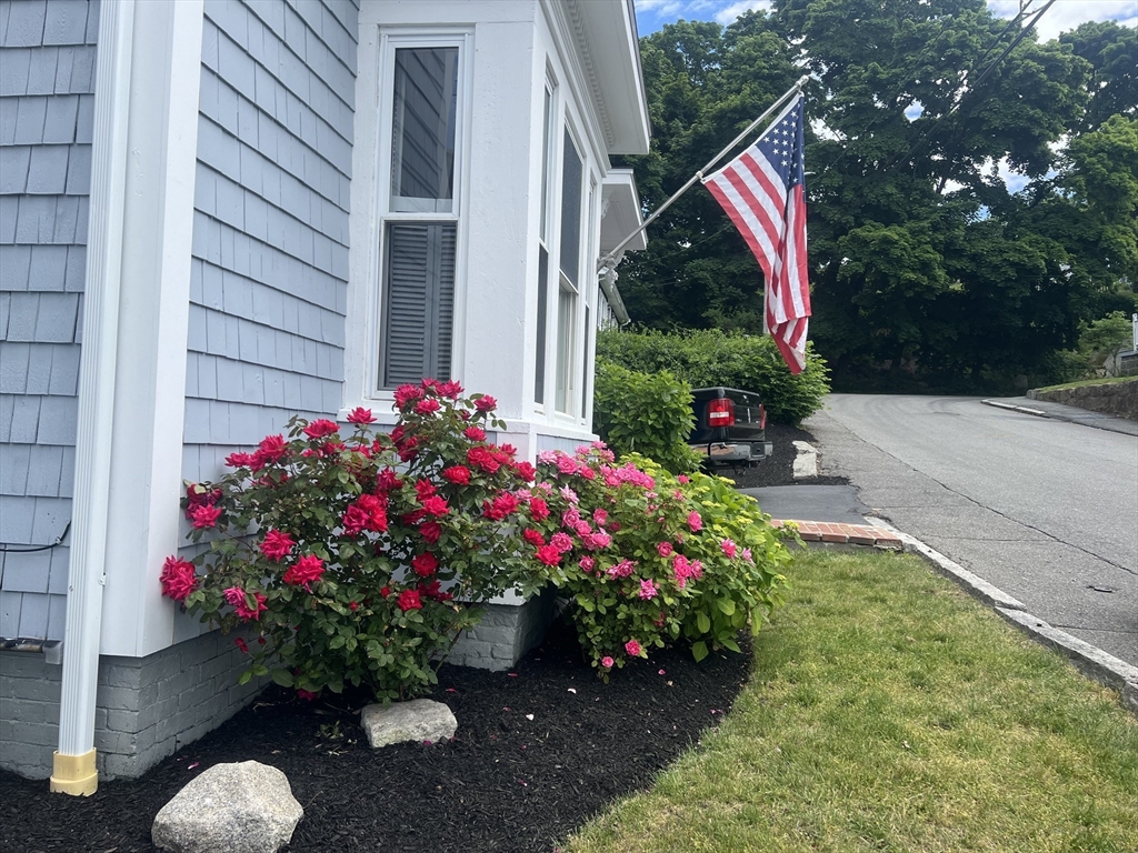 30 Chapel Street, Unit B Gloucester, MA 01930 - Photo 3 of 36
