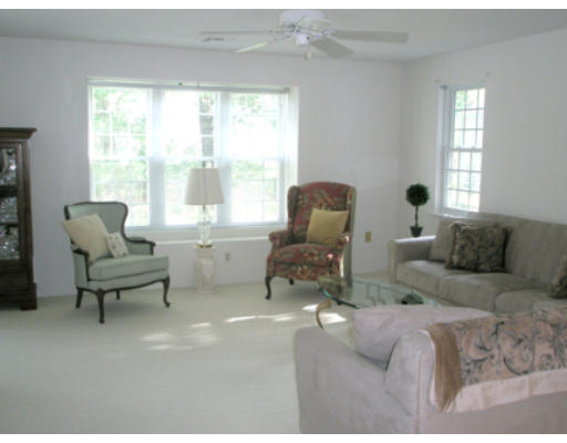 301 D Ridgefield Circle, Unit D Clinton, MA 01510 - Photo 3 of 12 Gallery Image 3