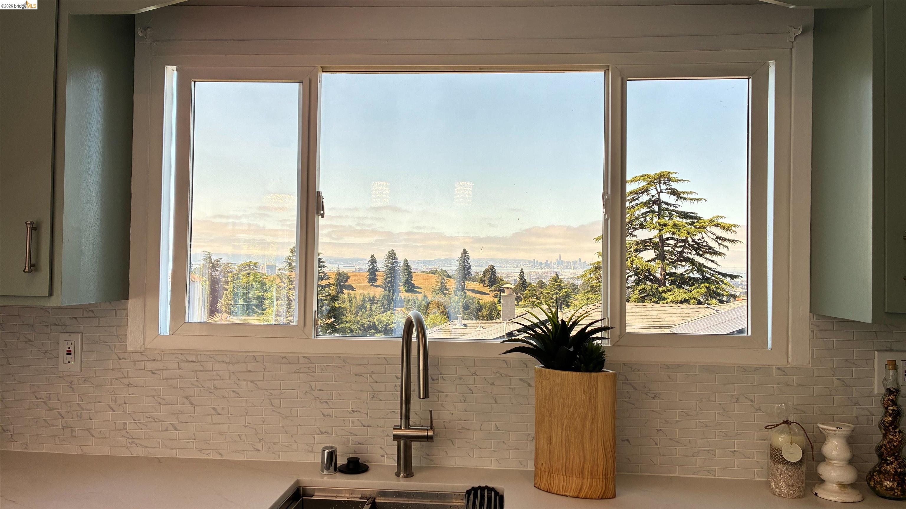 135 Alta Road Oakland, CA 94618 - Photo 10 of 42 Kitchen view of decorative backsplash