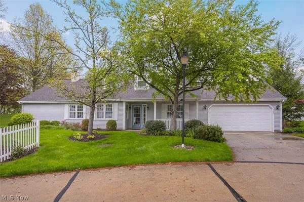 $375,000 | 390 Vista Lane, Aurora, OH 44202