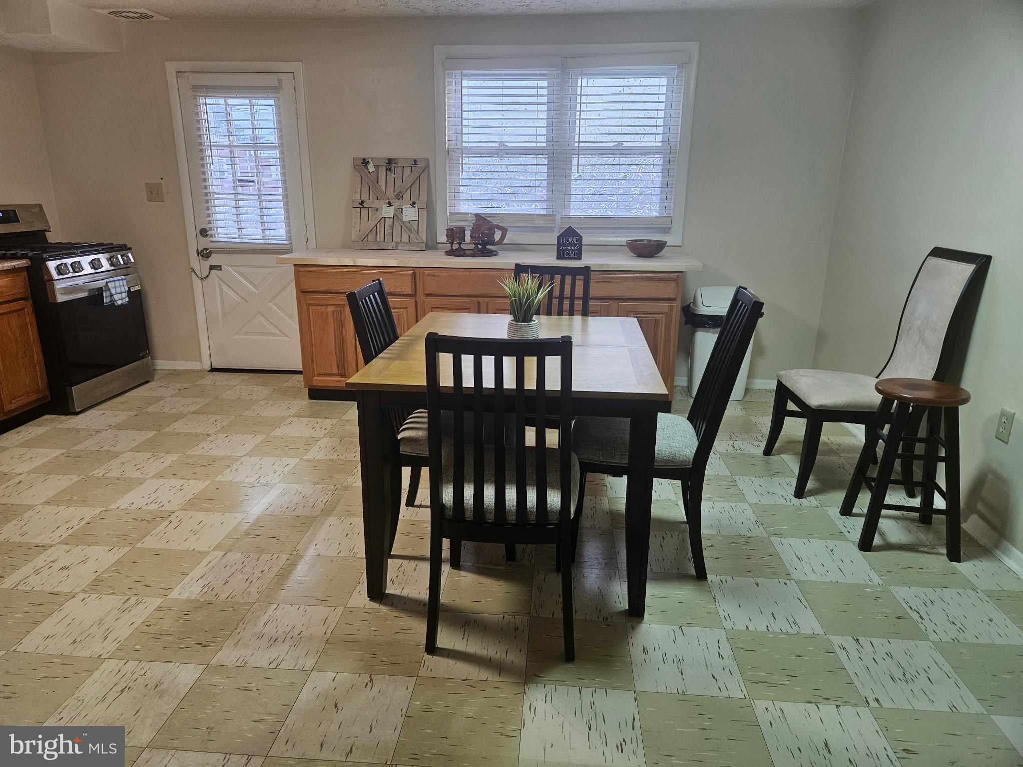 5709 Moravia Road Baltimore, MD 21206 - Photo 5 of 20 Extended Counter-top view