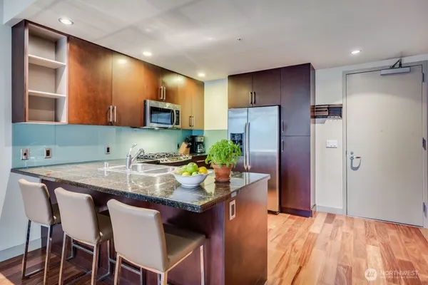 $2,800 | 900 Lenora Street, Unit W703, Seattle, WA 98121