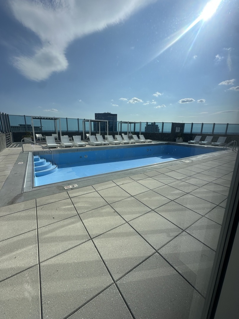 1901 South Calumet Avenue, Unit 2912 Chicago, IL 60616 - Photo 27 of 32 a view of a terrace