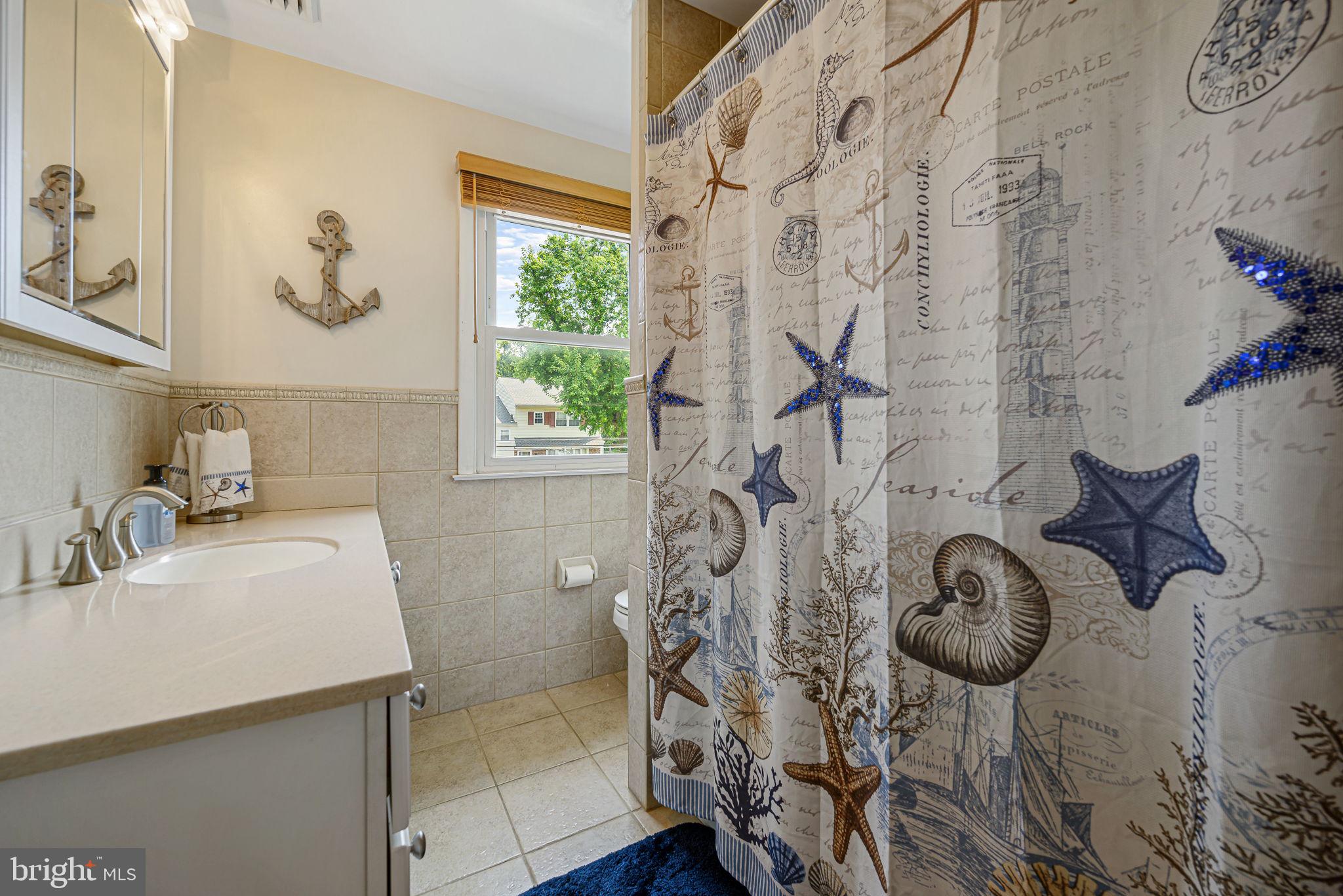 300 Parham Road Springfield, PA 19064 - Photo 26 of 45 Full bathroom