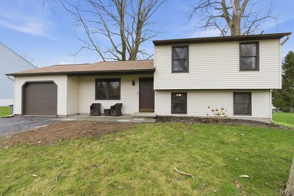 $249,900 | 8442 Transit Lane, Clay, NY 13027