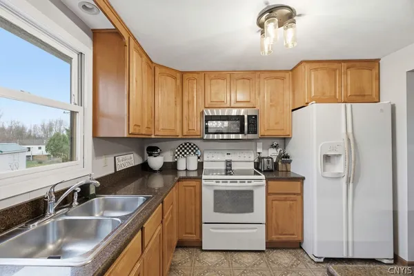 $249,900 | 8442 Transit Lane, Clay, NY 13027