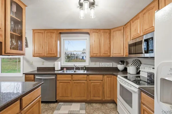 $249,900 | 8442 Transit Lane, Clay, NY 13027