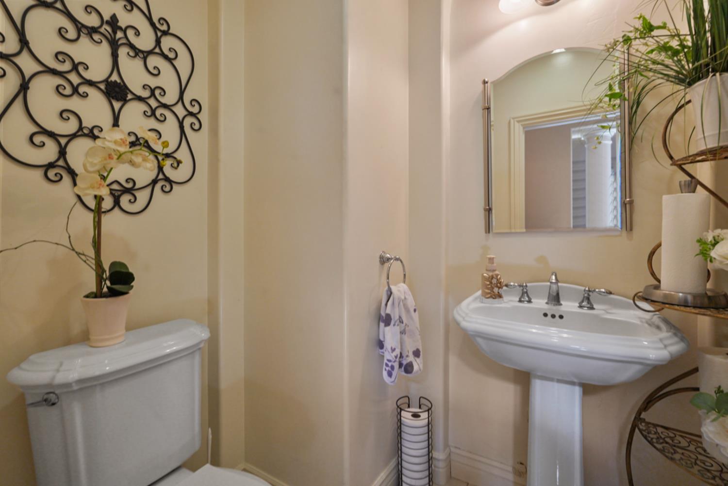 2575 Kensington Court Turlock, CA 95382 - Photo 22 of 62 a bathroom with a sink and mirror with toilet