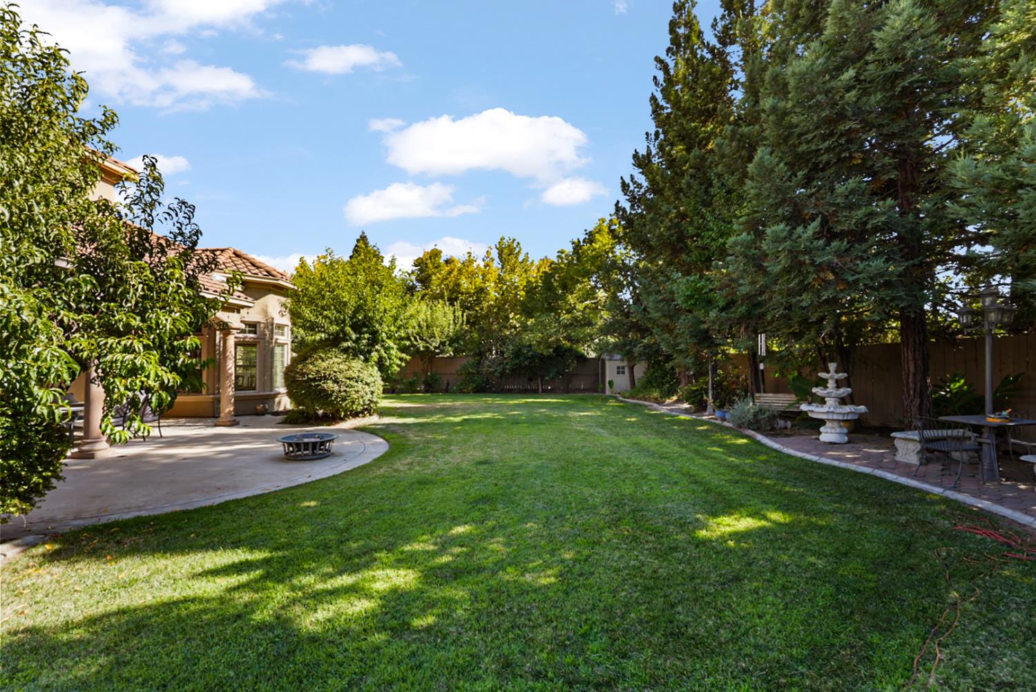 2575 Kensington Court Turlock, CA 95382 - Photo 35 of 62 a view of a backyard with sitting area