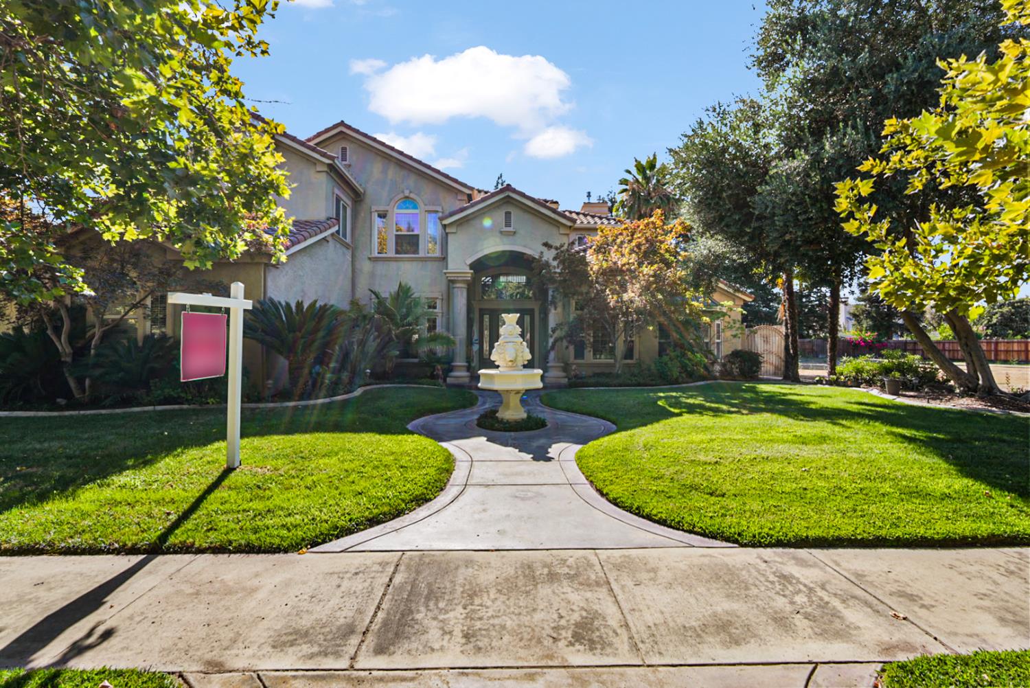 2575 Kensington Court Turlock, CA 95382 - Photo 5 of 62 a front view of a house with garden