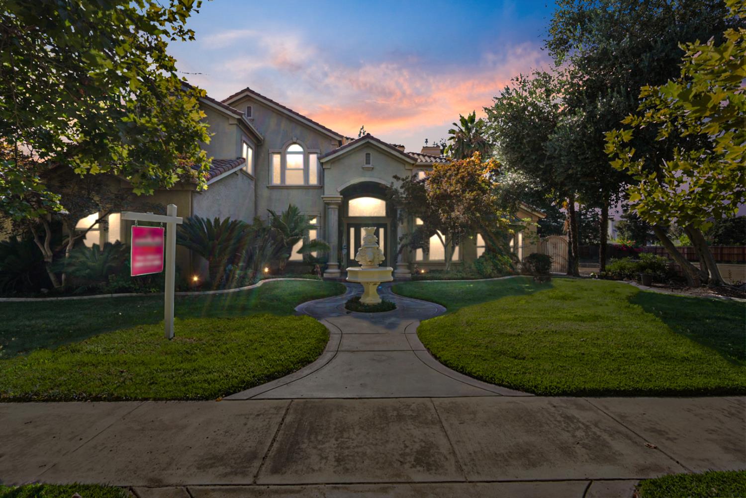 2575 Kensington Court Turlock, CA 95382 - Photo 57 of 62 front view of a house with a yard