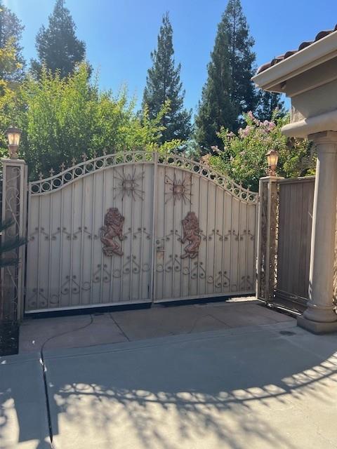 2575 Kensington Court Turlock, CA 95382 - Photo 62 of 62 a view of outdoor space with wooden fence