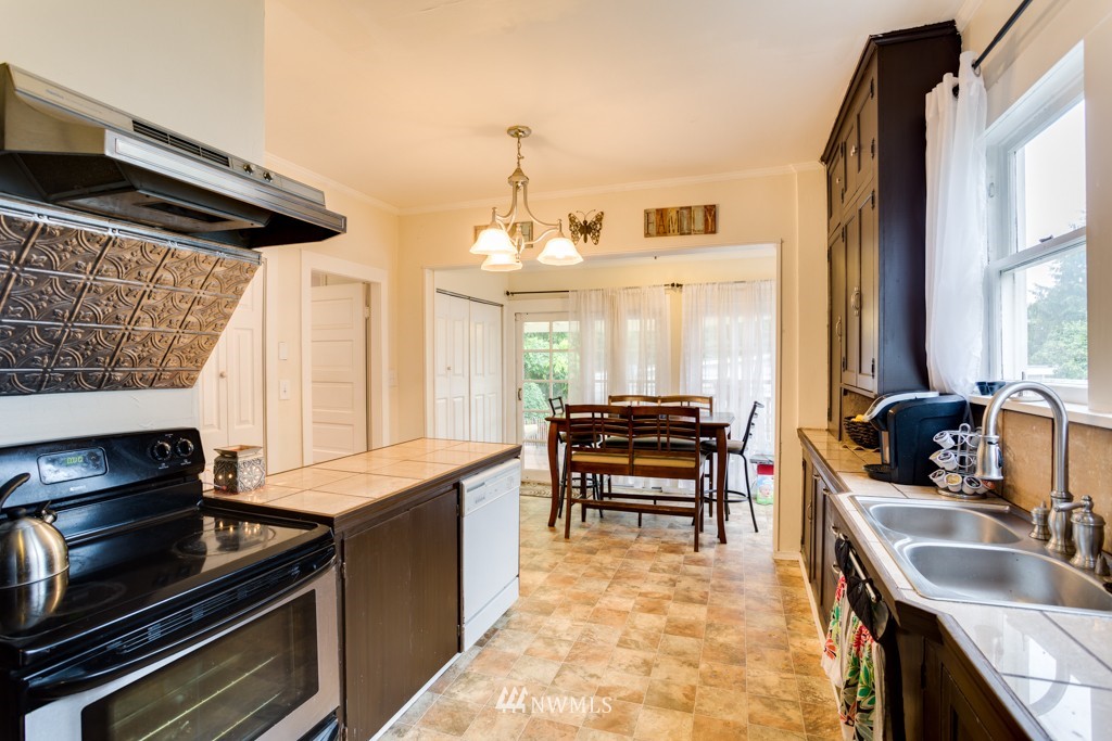 3902 High Street Everett, WA 98201 - Photo 7 of 12