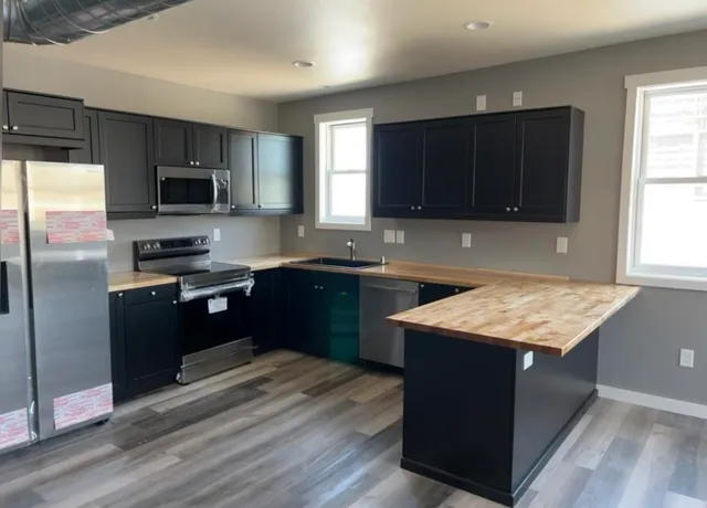 $1,950 | 1214 3rd Street South, Unit B, La Crosse, WI 54601