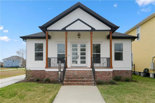 $549,900 | 9 Monplasier Place, New Orleans, LA 70114