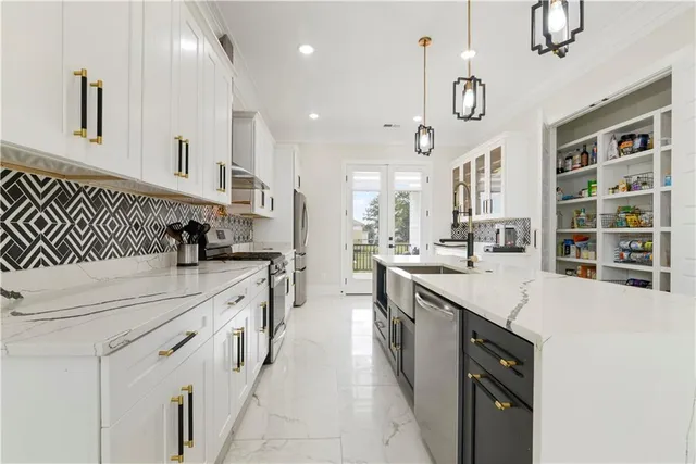 $549,900 | 9 Monplasier Place, New Orleans, LA 70114