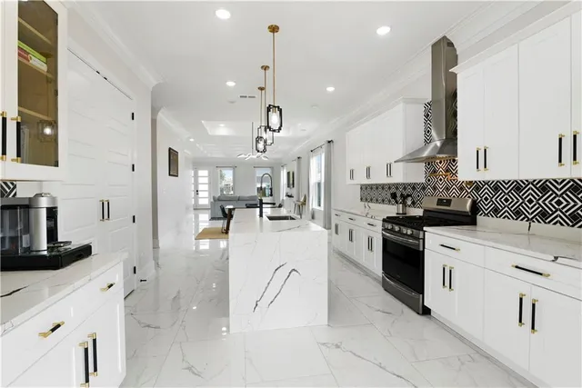 $549,900 | 9 Monplasier Place, New Orleans, LA 70114