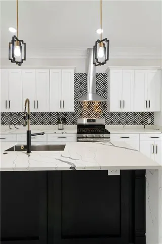 $549,900 | 9 Monplasier Place, New Orleans, LA 70114