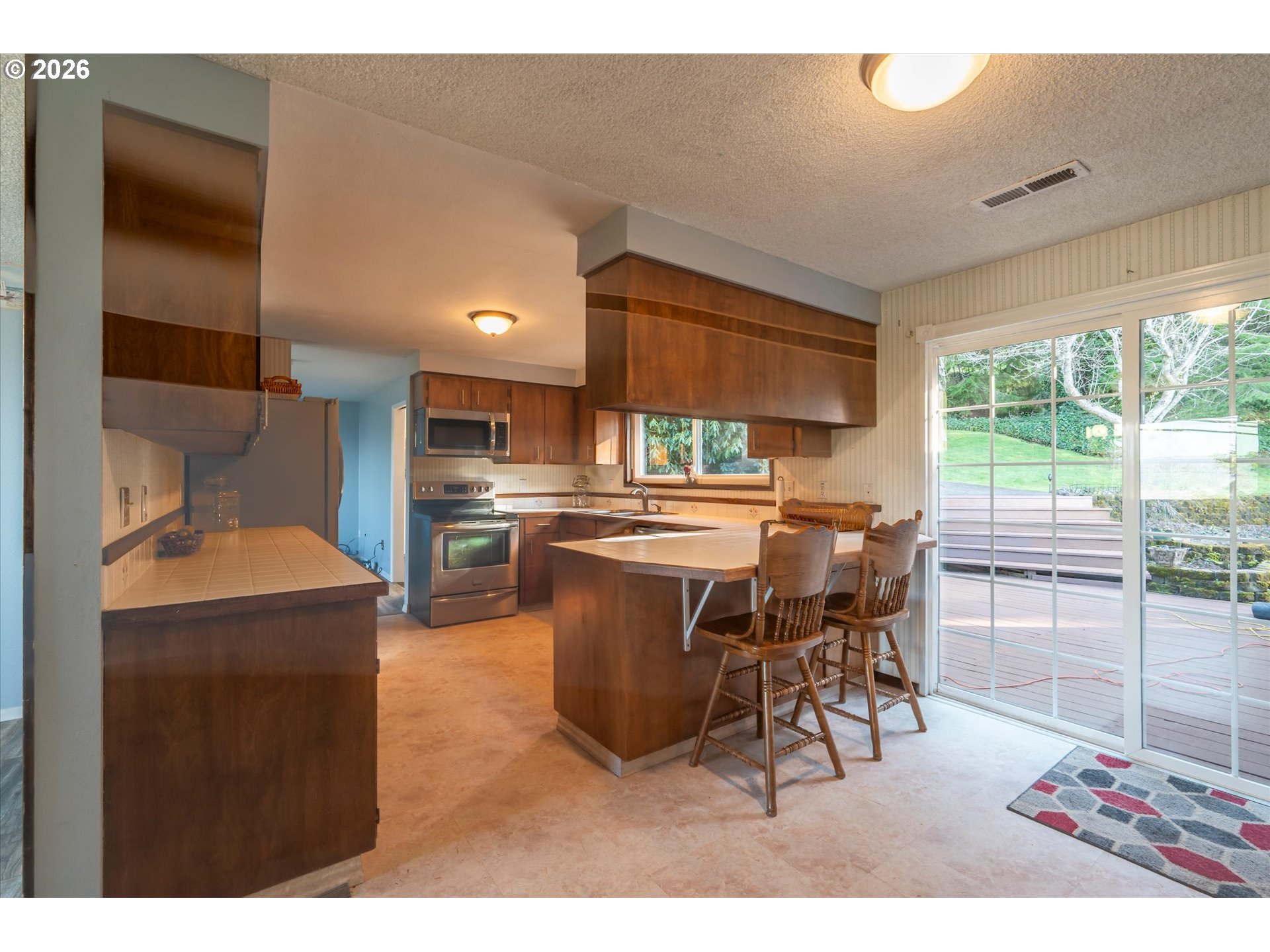 1376 D Street Coos Bay, OR 97420 - Photo 17 of 44 a kitchen with a table and chairs