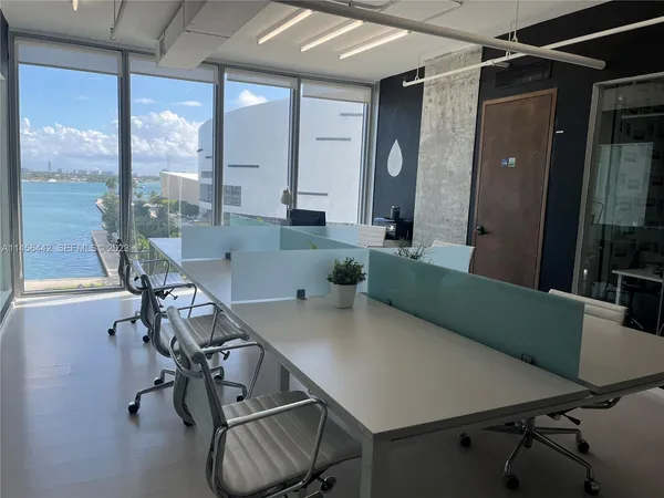 $1,300 | 888 Biscayne Boulevard, Miami, FL 33132
