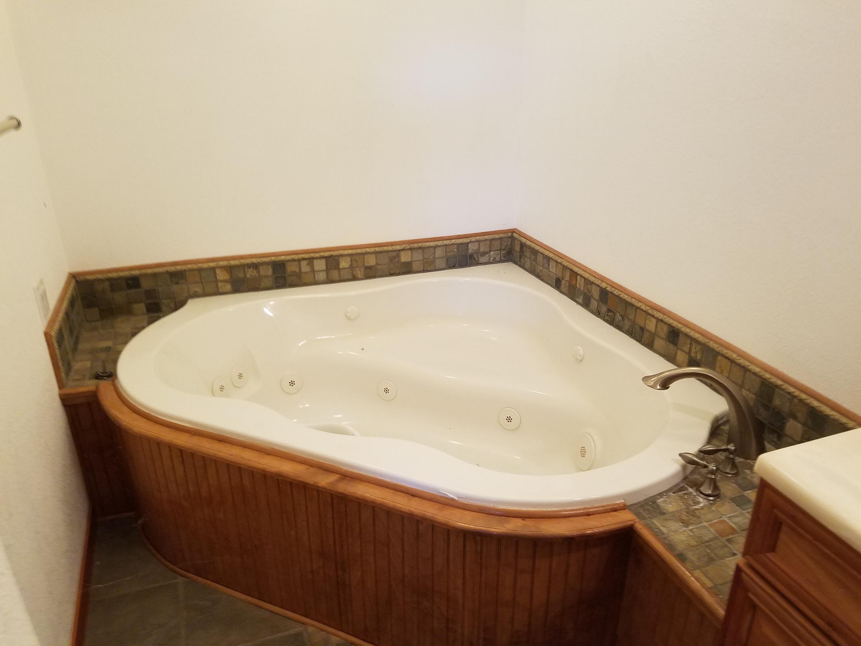 21775 Manton School Road Manton, CA 96059 - Photo 51 of 91 MASTER 2 JETTED TUB