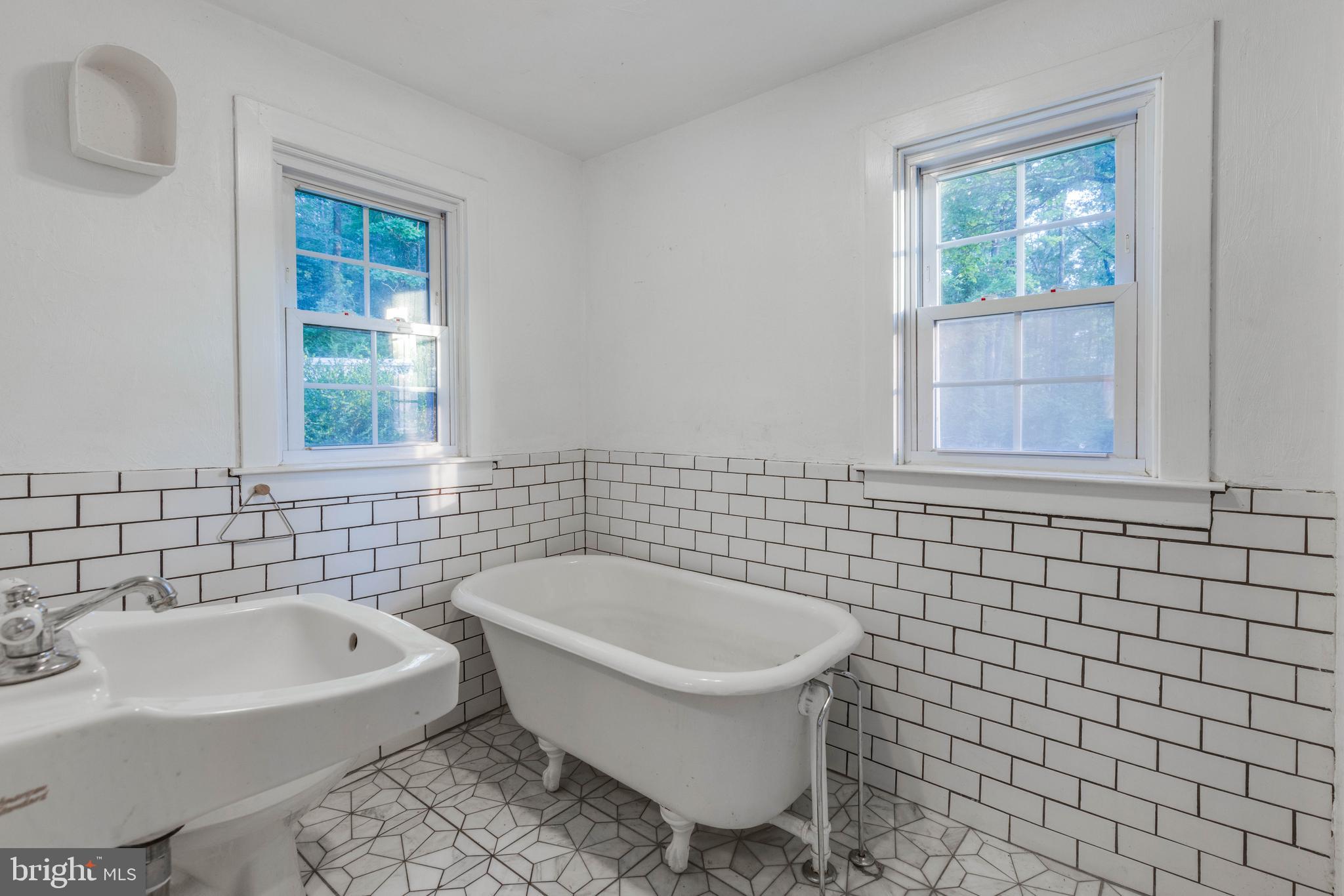 1801 Stringtown Road Sparks Glencoe, MD 21152 - Photo 14 of 26 a bathroom with a sink a toilet and bathtub