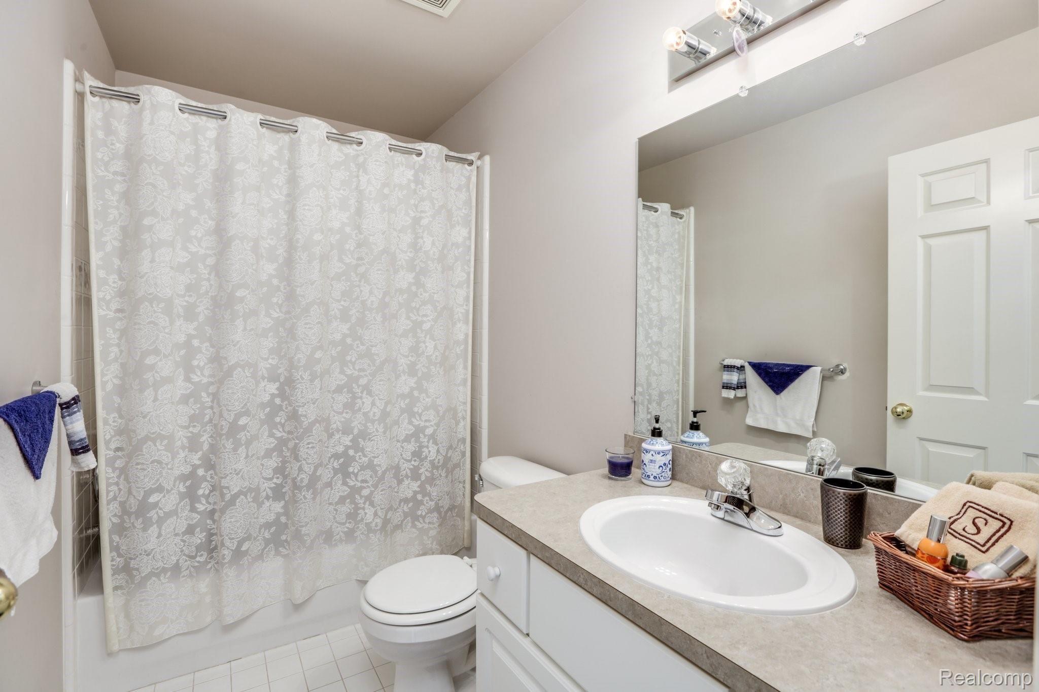 1220 Wheaton Court Rochester, MI 48307 - Photo 25 of 58 1220+Wheaton+Ct+Rochester-34-web.jpg