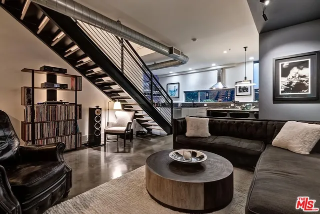 $1,270,000 | 1137 Hacienda Place, Unit 104, West Hollywood, CA 90069