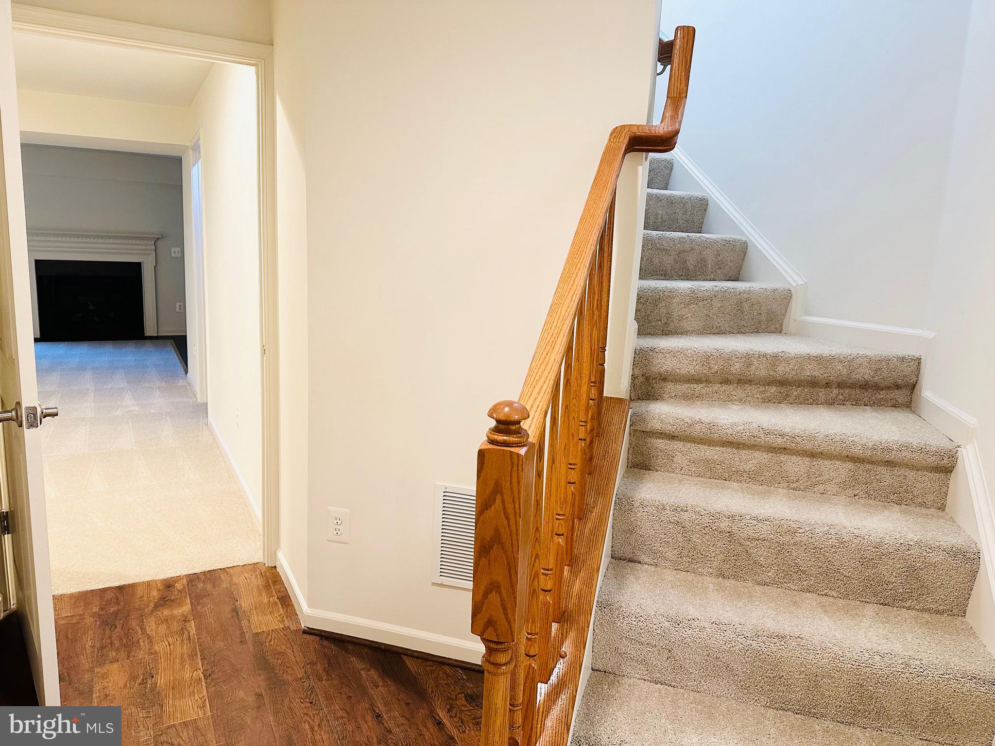 25278 Gothic Square Chantilly, VA 20152 - Photo 3 of 28