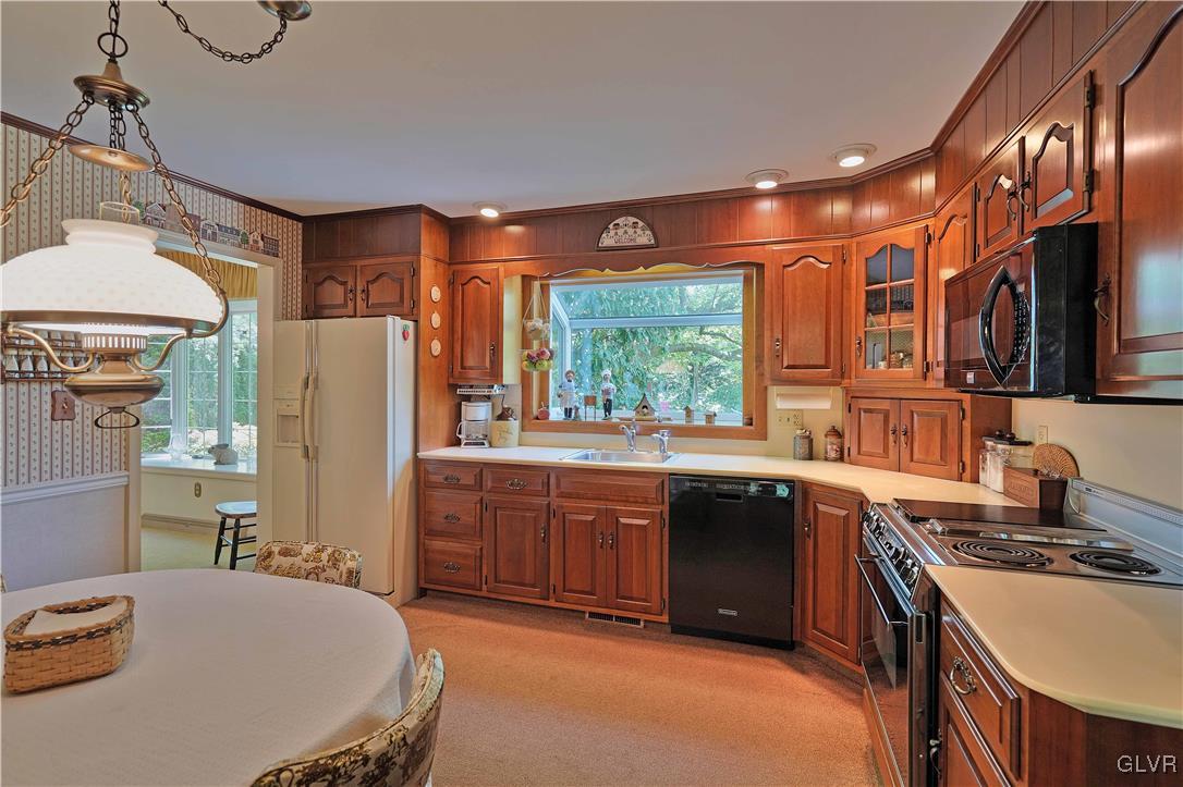 2705 Woodside Road Bethlehem, PA 18017 - Photo 8 of 27 Gallery Image 8