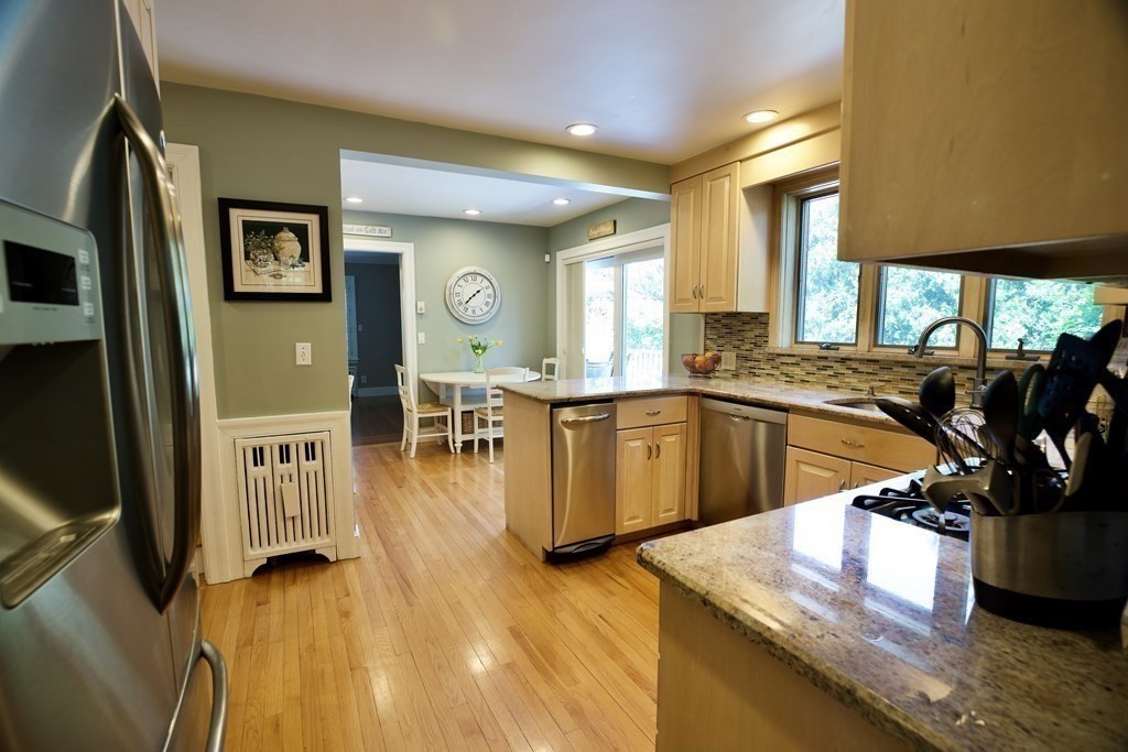 40 Glendale Road Marblehead, MA 01945 - Photo 11 of 26