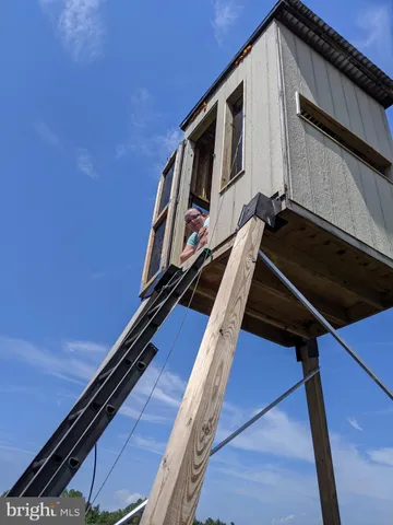 a view of an outdoor space