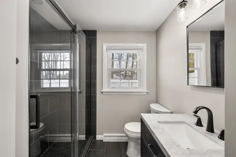 $579,900 | 25 Carol Avenue, Salem, NH 03079