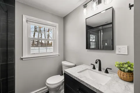 $579,900 | 25 Carol Avenue, Salem, NH 03079