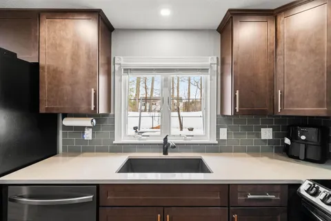 $579,900 | 25 Carol Avenue, Salem, NH 03079