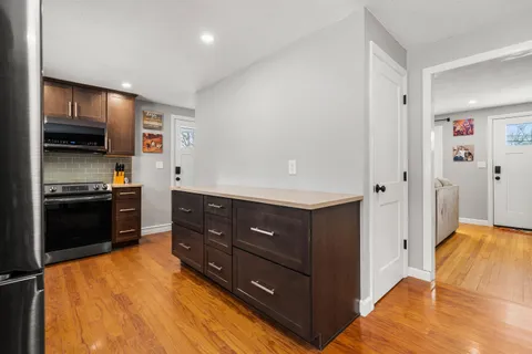 $579,900 | 25 Carol Avenue, Salem, NH 03079