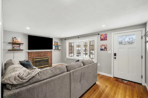 $579,900 | 25 Carol Avenue, Salem, NH 03079