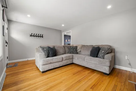 $579,900 | 25 Carol Avenue, Salem, NH 03079