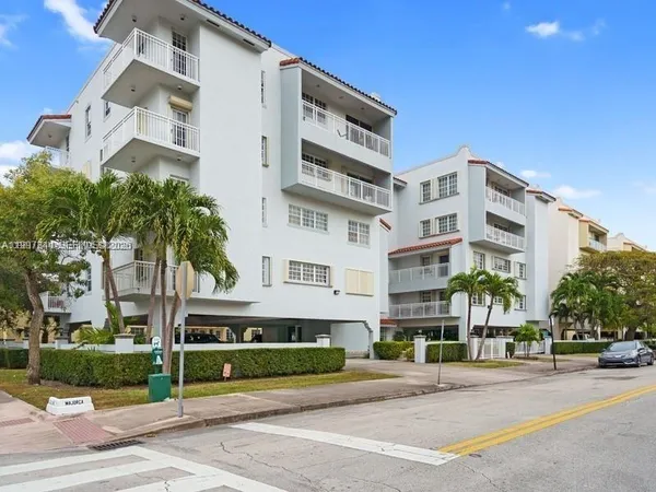 $3,400 | 49 Majorca Avenue, Unit 503, Coral Gables, FL 33134