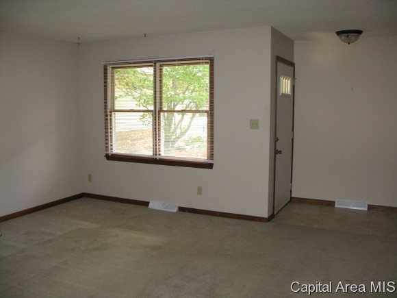 119 Exeter Court Springfield, IL 62704 - Photo 4 of 19
