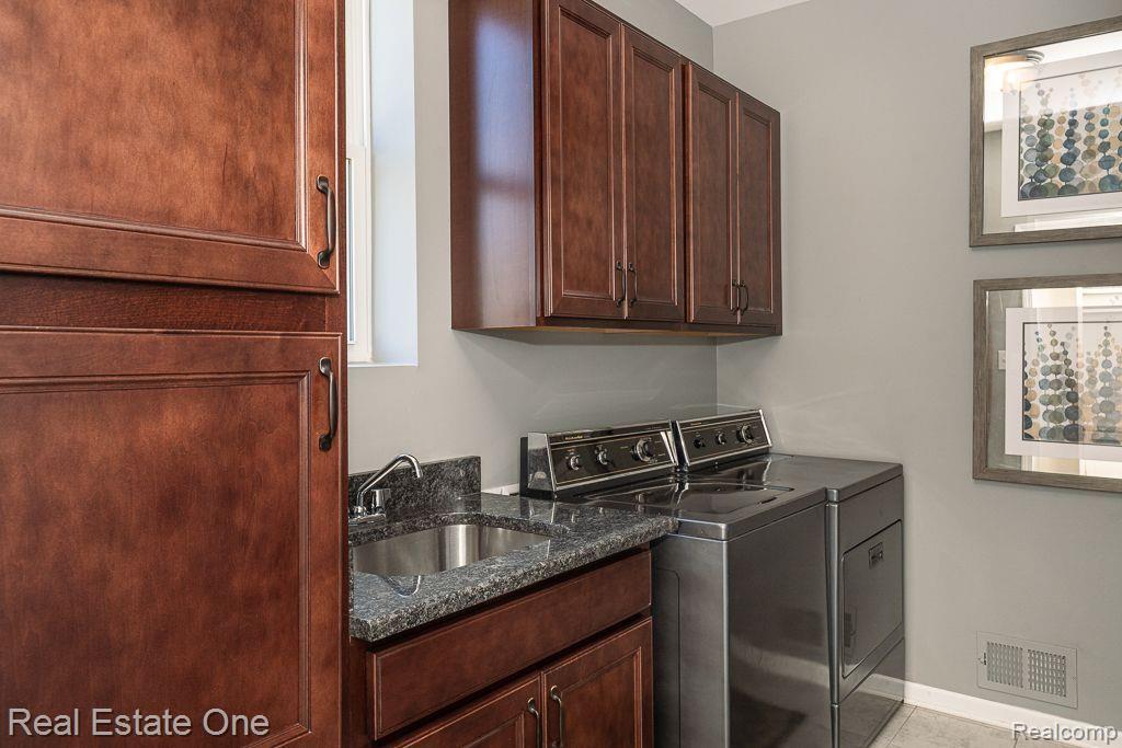 2098 Logan Drive Rochester, MI 48309 - Photo 15 of 36