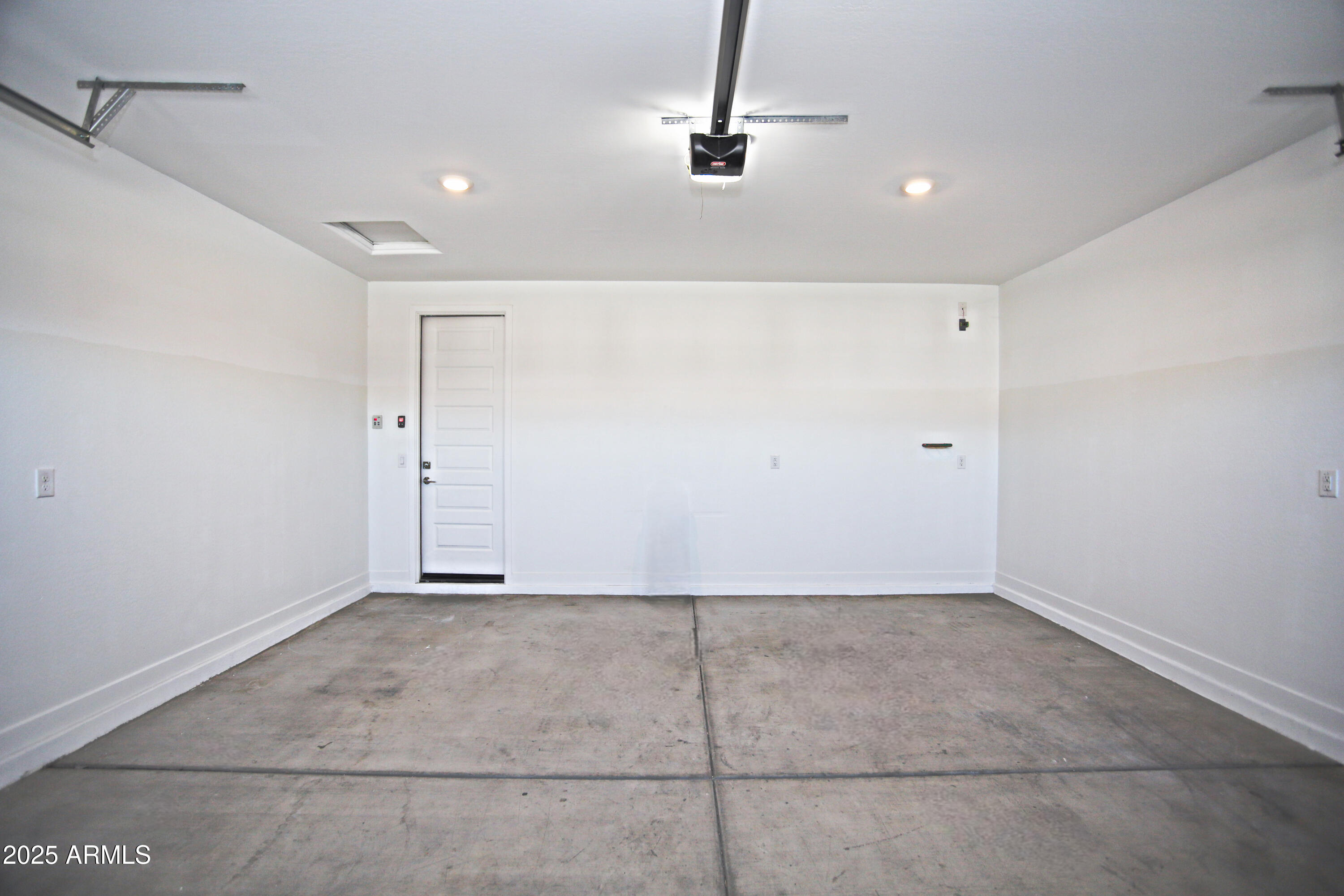 1535 West Corral Road Phoenix, AZ 85041 - Photo 31 of 39 a view of an empty room