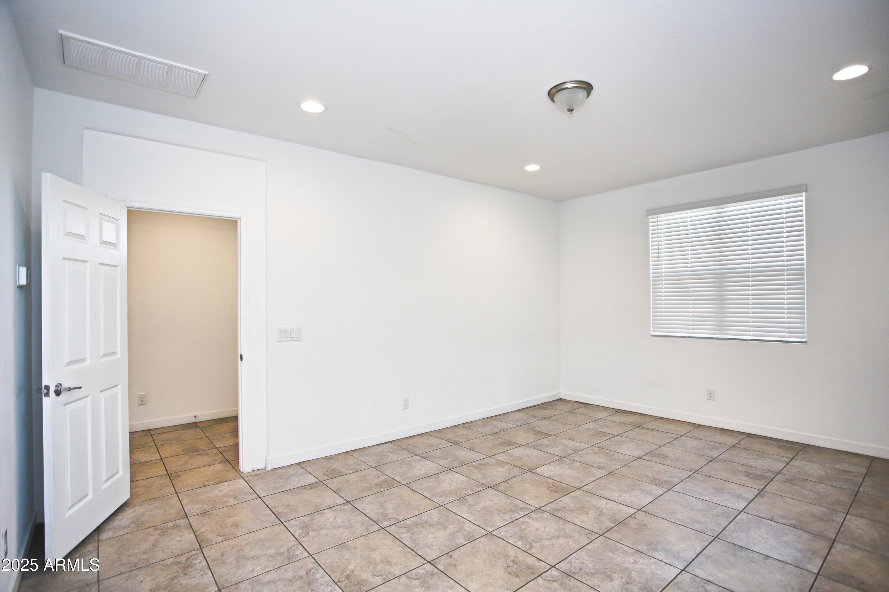 1535 West Corral Road Phoenix, AZ 85041 - Photo 7 of 39 a view of an empty room