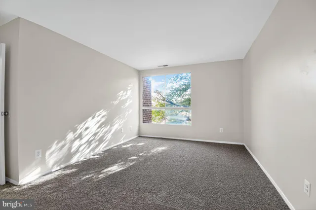 a view of empty room with window